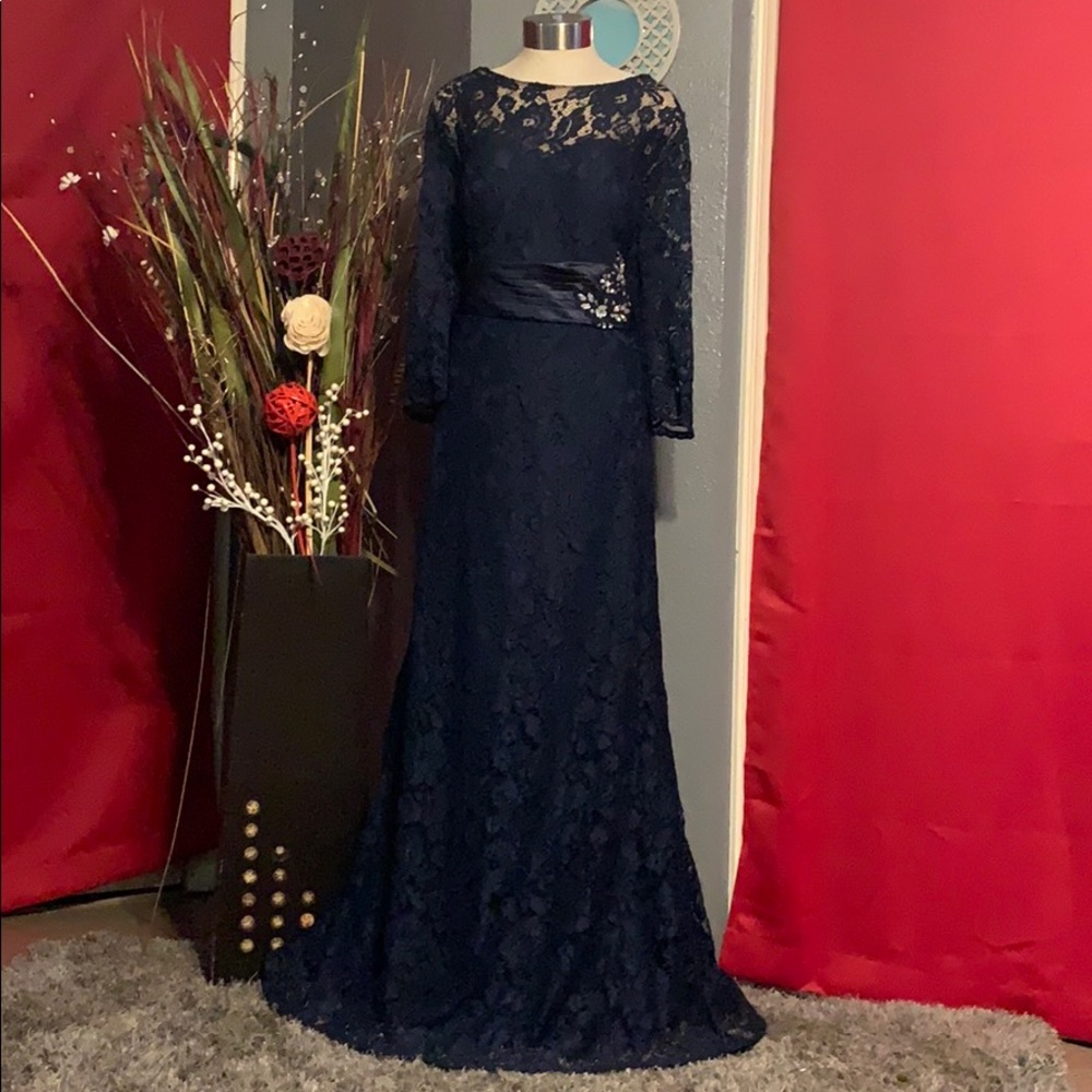 PLUS SIZE EVENING GOWN